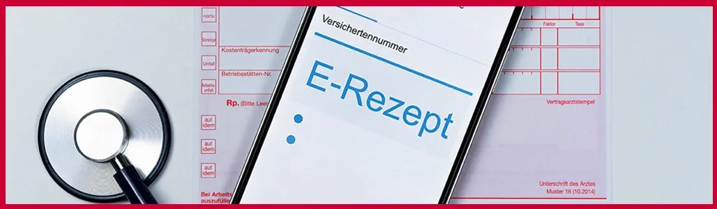 Grafik zeigt Mobilphone mit Aufschrift E-Rezept auf rosa Rezeptformular. Links daneben ein Stethoskop.